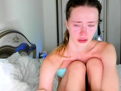 Hot amateur webcam teen masturbates for their fans