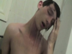 Twink Amateur Max Brown Jacks Off