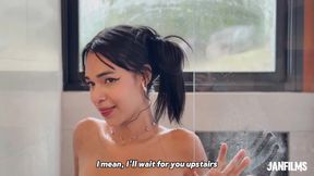 SQUIRT IN THE FACE! My Girlfriend Paisa Bathes Me With Her Vaginal Juices