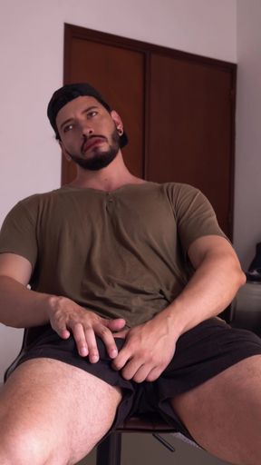 bigger  taller guy  very hot 1.92 mts