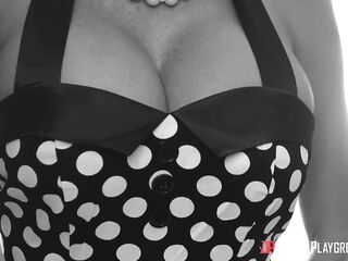Queen of milfs alexis fawx bangs boyfrend in kitchen