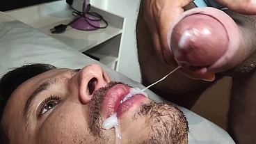 YURI GAÚCHO - SEGURANÇA DOTADÃO FODENDO O CARINHA DA PISCINA - SEXO GAY BAREBACK BRASIL