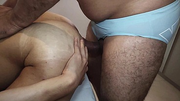 YURI GAÚCHO - SEGURANÇA DOTADÃO FODENDO O CARINHA DA PISCINA - SEXO GAY BAREBACK BRASIL