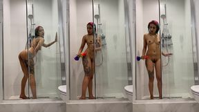 naked roxy showers and masturbates