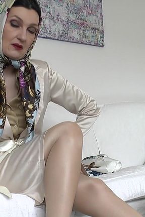 Today, You'll Masturbate in a Headscarf! Lady Victoria Valente
