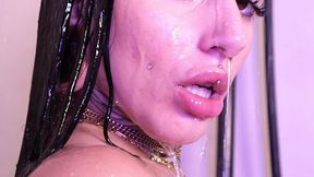 laetitia versace se dechaine.charme elegance et sexe no limit
