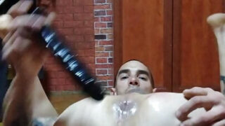 Film solo de casă cu tinere curve gay tatuate, futute anal