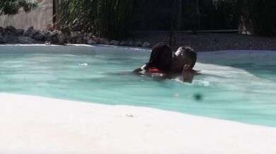 Fucking my sugar daddy in hotel pool