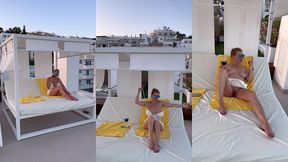 7 eme jour a ibiza m exhibant sur le rooftop de l hotel.