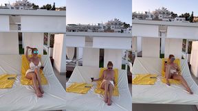 7 eme jour a ibiza m exhibant sur le rooftop de l hotel.