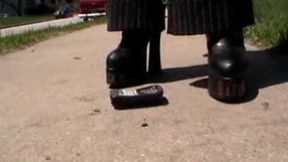 nilou s cellphone crushing limo wait-nilou achtland