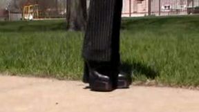 nilou s cellphone crushing limo wait-nilou achtland