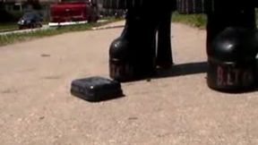 nilou s cellphone crushing limo wait-nilou achtland