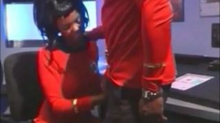 Nyota Uhura uit Star Trek Cosplayer wordt geneukt door Star Fleet-officier