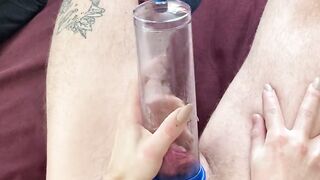 Kinky FTM faps off ginormous T-chisel with stiffy pump