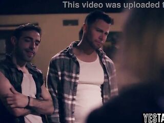 Tiny traveler double permeated by stepbrothers in a hardcore 3some