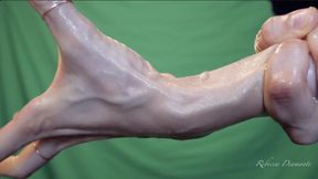 Rebecca Diamante's big hands veins