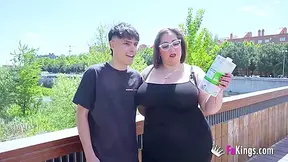 Mae Quira In Dulce Mae Pasea Su Estilazo Por Madrid Rio, Quien Se Resistira A Sus Curvas? 3 Kilos De Tetas... Pa Flipar