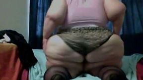 Solo video with an obese brunette demonstrating her enormous ass
