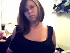 Cute Big Titted, Nerdy Looking webcam amateur girl