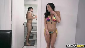 Fucking hot bikini bitch Kendra Lust is craving for big Miami dick