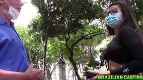 passeando pela praca nao me aguentei uma novinha parada ali fiz uma proposta indecente para minha sorte ela topou minha grana ai so alegria que delicia de mulher meti rola na bucetinha gaby.