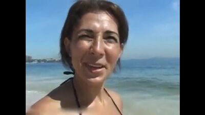 Amateur mature woman agrees to fuck on the camera for some cash