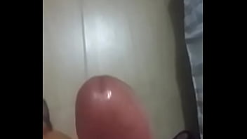 Punheta com gozada para um amigo