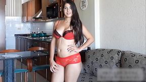 Culona modelando lenceria de encaje