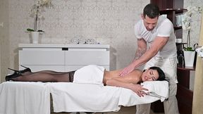 busty beauty kira queen treats her masseur to a very happy ending gp3364