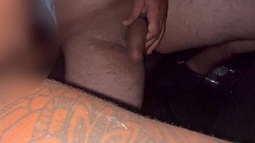 Esposa adora tirar leite de estranhos no dogging