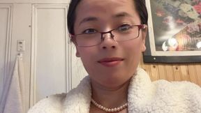 Finger in Pussy Then She Go to Drain Water