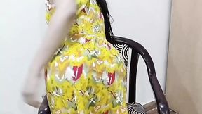 College girl ko paise dekar jabar dasti doodh daba kar pela