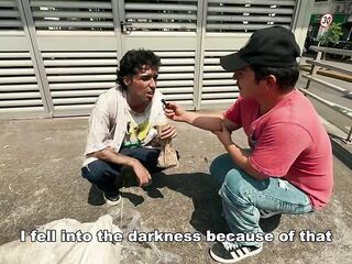 A beggar from Bucaramanga is picked up off the street by a homo guy, who takes him to a motel beneath the pretext of helping him, in reality this guy screws him