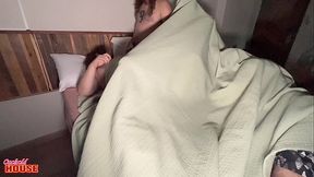 Essa esposa plus size sempre acorda com tes&atilde_o depois que o marido sai para trabalhar