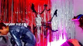 Let's play with my dildo while I dance a spider just for you baby ??