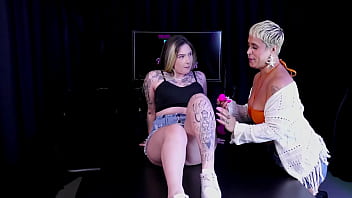 Tattooed MILF Joana shows off her blowjob skills