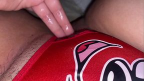 Frotando mi clitoris mientras estoy sola en mi habitaci&oacute_n