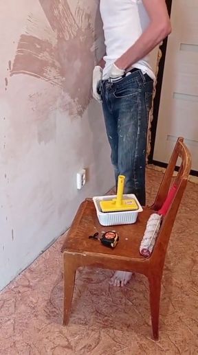 Builder jerks off during break