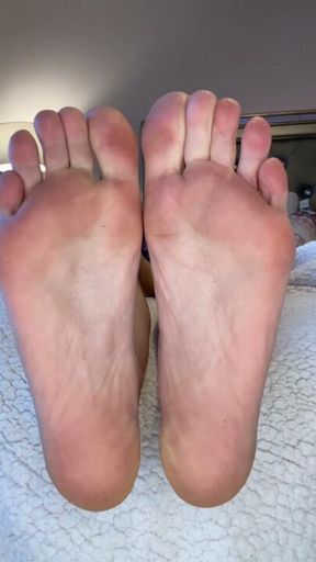 Cruel Giantess Goddess punishes a tiny city