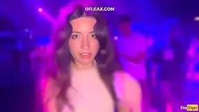 Horny Girl Agreed To Have Sex In A Nightclub Toilet