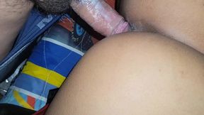 se corre dentro de ella dos veces y bate esa crema dentro. primer plano de una follada cremosa