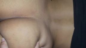 se corre dentro de ella dos veces y bate esa crema dentro. primer plano de una follada cremosa