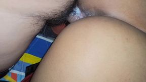 se corre dentro de ella dos veces y bate esa crema dentro. primer plano de una follada cremosa