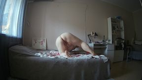 girlfriend with big round ass masturbates meaty pussy with sex toys