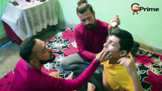 Pelacur gay muda Asia diculik dalam gangbang dubur kasar