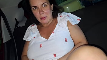 Dei pro uber gostoso dentro do carro