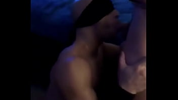 Sean Zevran qui suce les yeux band&eacute_s