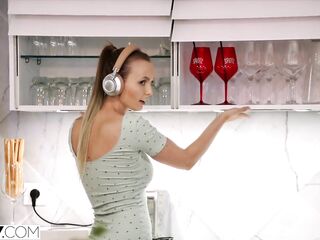 TUSHY Anal-curious chick Sia seduces her daddy's ally