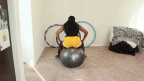 Ebony MILF twerking ball bouncing